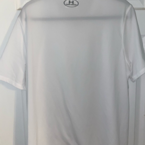 Under armour women’s v neck shirt size large - Picture 3 of 3